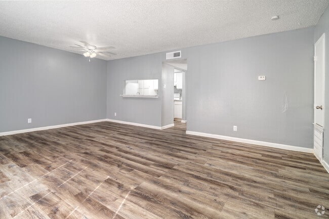 2BR, 1BA - 918SF - Living Room - Estrella Park Apartments