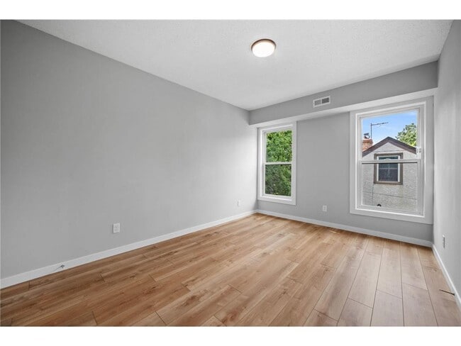 Building Photo - 3379 Brownlow Ave Unit 1