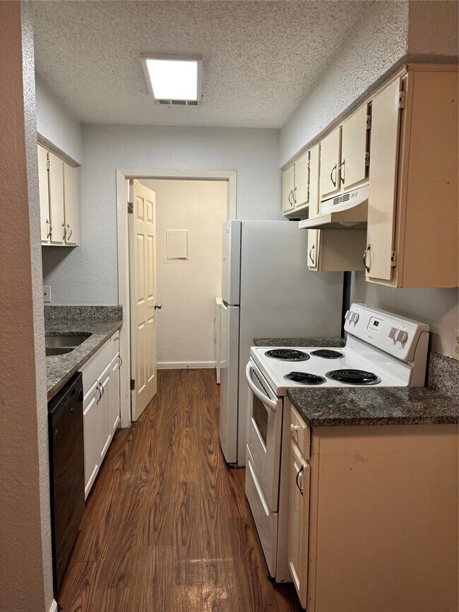 Photo - 1210 Southport Dr