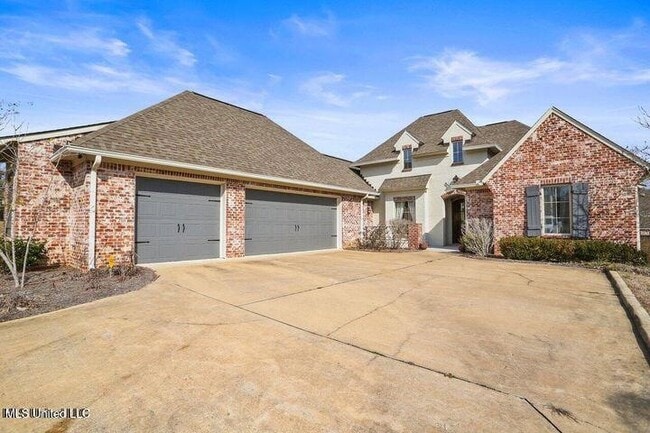 Building Photo - 102 Cypress Lake Blvd S