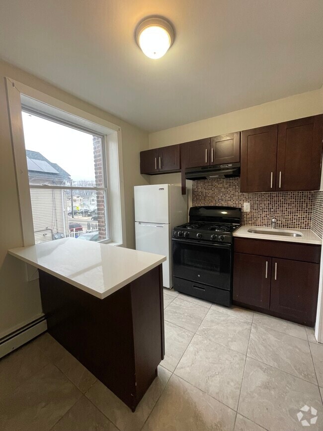 Building Photo - 905 Bergen St Unit 2A Rental