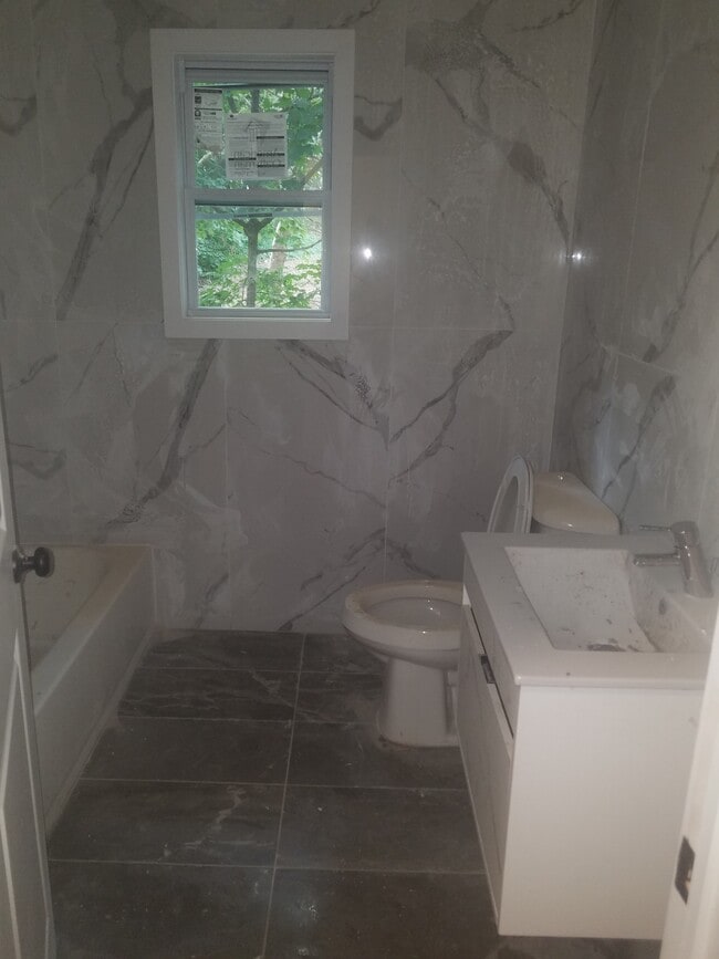 Bathroom - 193 Seymour Ave Unidad 1