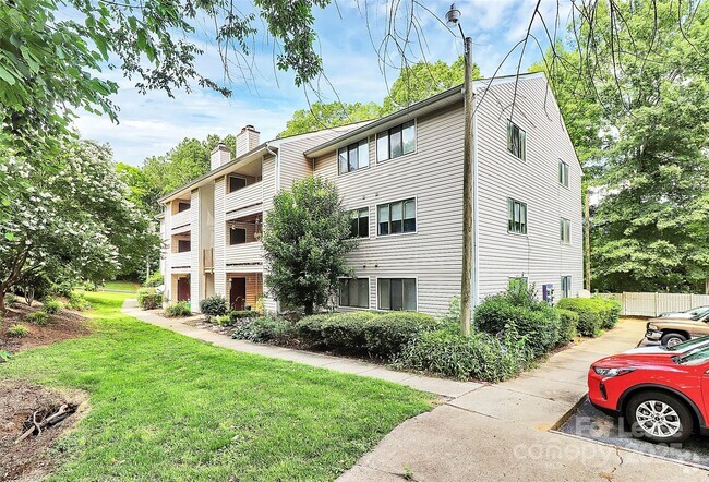 Building Photo - 7530 Pebblestone Dr Unit K Rental