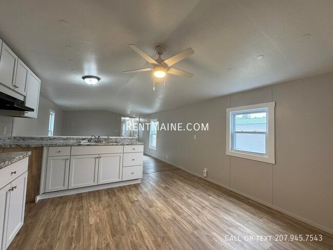 Photo - 108 D St