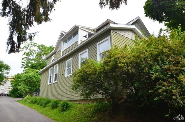 Building Photo - 359 Green St Rental