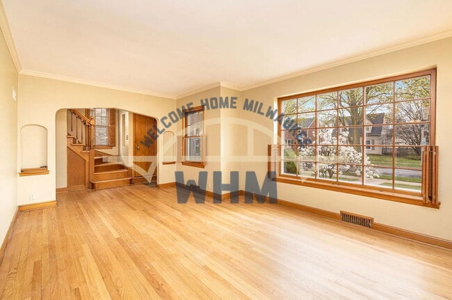 Photo - 5249 N Shoreland Ave