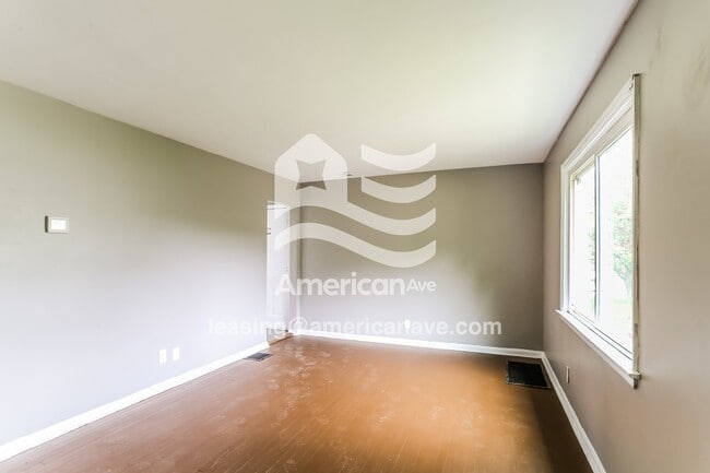 Photo - 2265 Lexington Ave