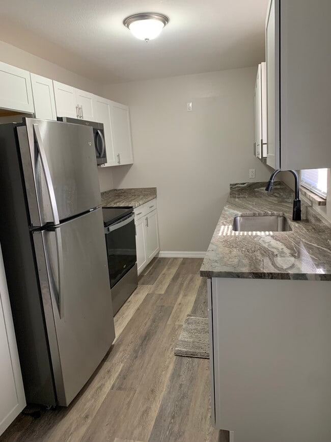 Building Photo - 1937 Collier Ave