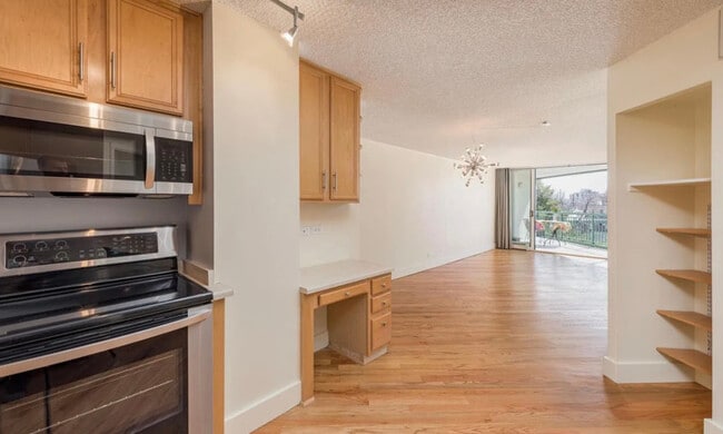 Building Photo - 550 E 12th Ave Unit #503b