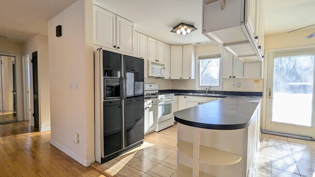 Photo - 709 W Kenilworth Ave