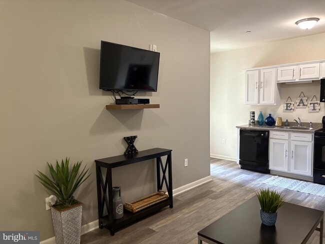 Building Photo - 1000 Diamond St Unit F Rental