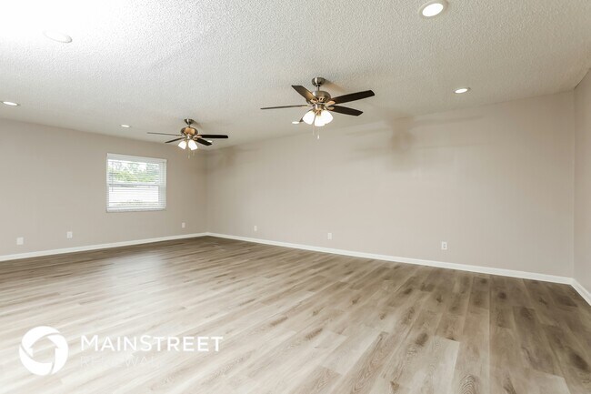 Photo - 690 Wells St