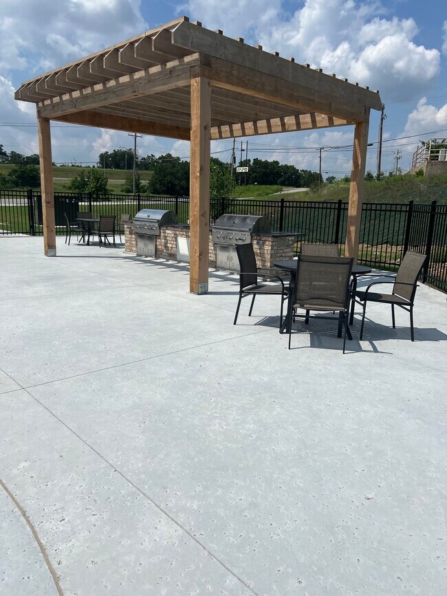 Grills/Outdoor Kitchen