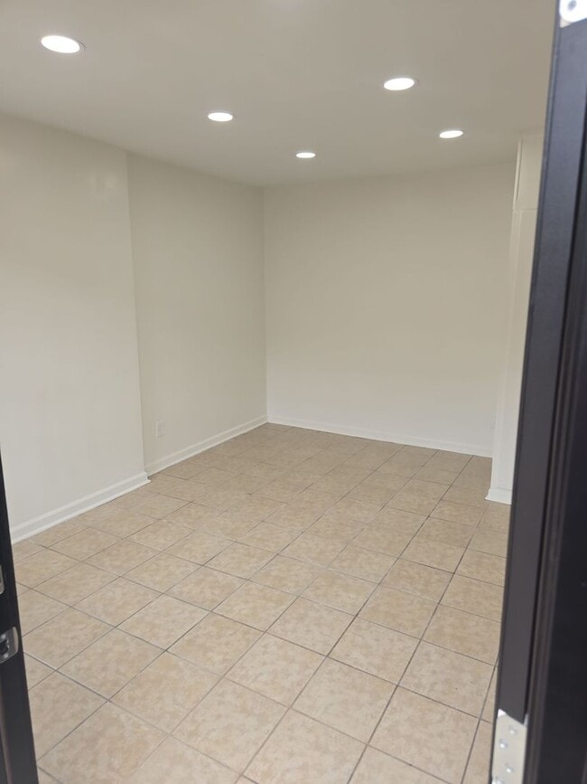 Photo - 2 Bedroom 1 bath off of Meeting st closed to the River District