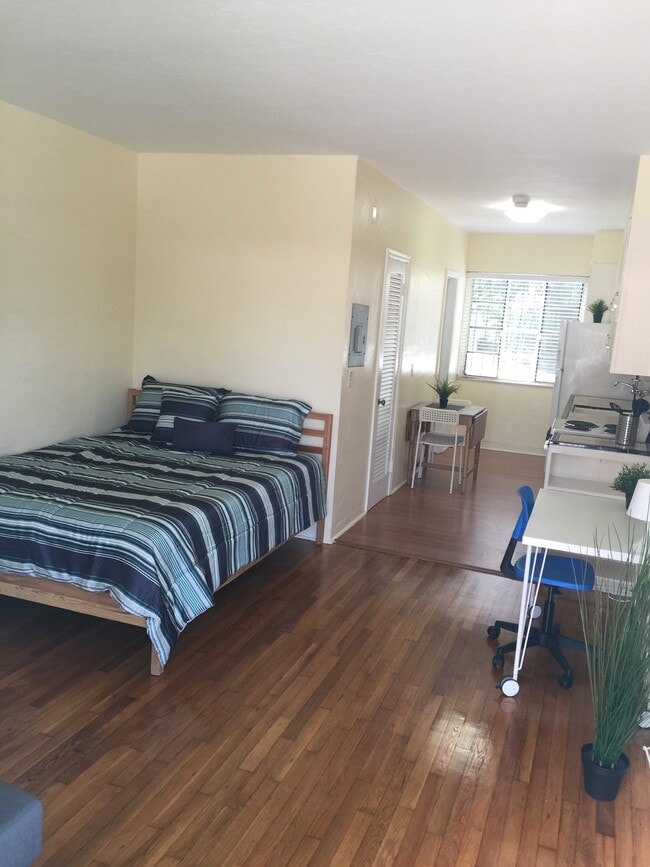 Building Photo - 2821 SW 1st Ave Unit 8 Rental