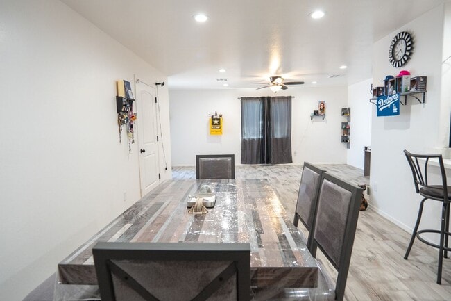 Photo - 2231 E 14th St