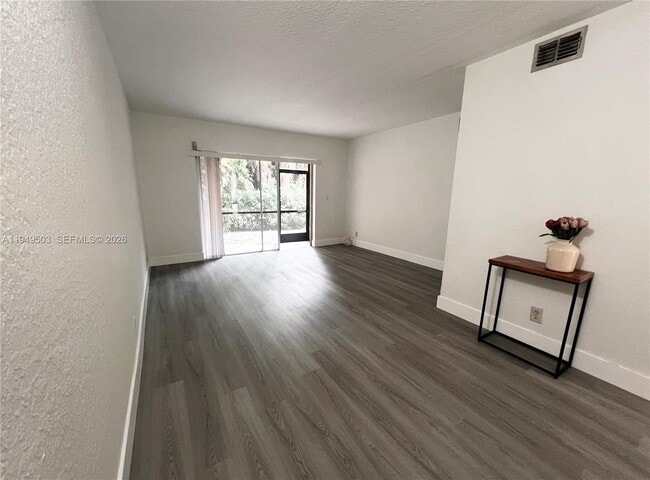 Building Photo - 9156 NW 40th St Unit 105-1