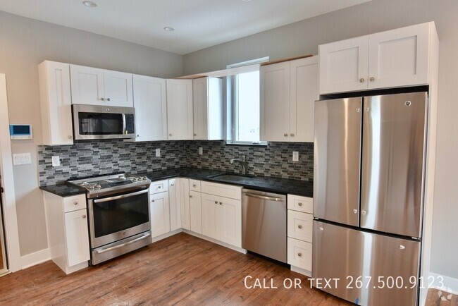 Building Photo - Awesome two bedroom with W/D !! Schedule y... Unit 2A Rental