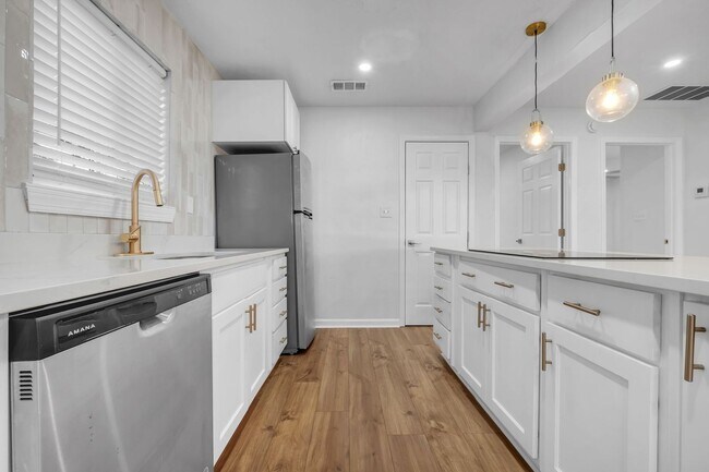 Photo - Completely renovated 2/1 on Golf Course!