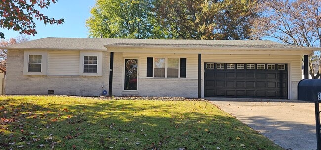 Building Photo - 313 Britanna Dr