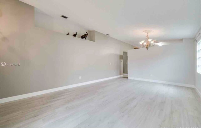 Photo - 20421 SW 1st St