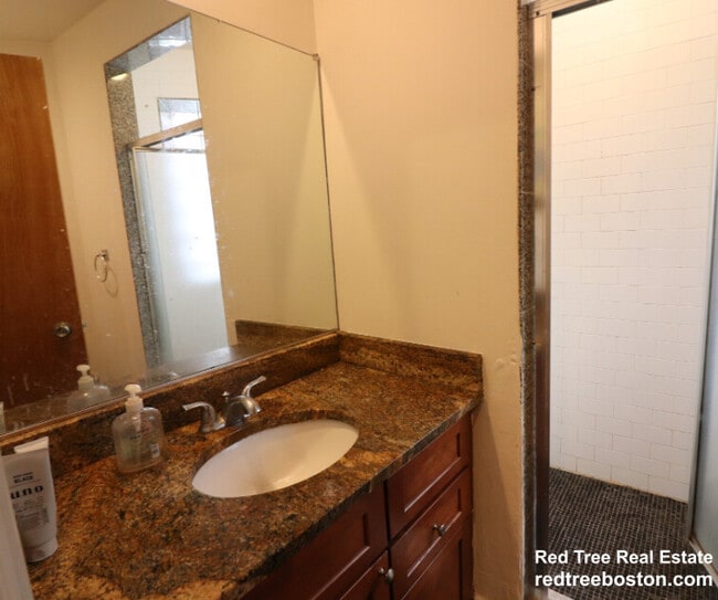 Photo - 64 Louis Prang St