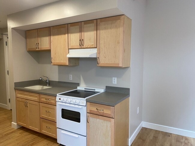 Photo - Putnam Winslow– $1,350 – 1 Bathroom Studio, 370 SQ.FT. – UTILITIES INCLUDED, Available 6/8/26 Unit 307