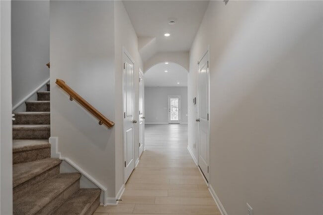 Photo - 14 Loebner Ln