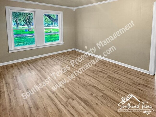 Photo - 806 N Broadway