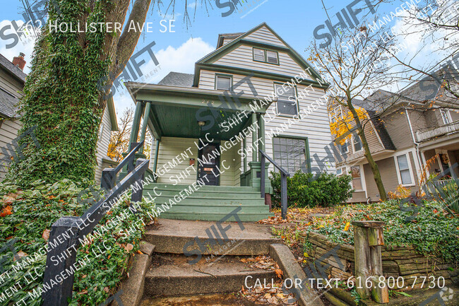 Building Photo - DARLING 5 Bedroom With Tons of Character! Rental