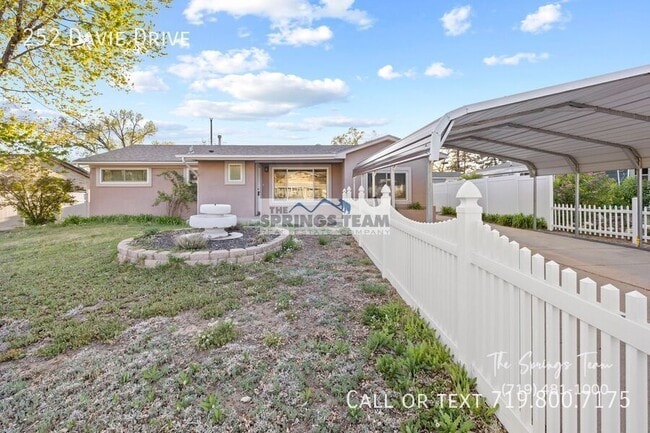 Photo - 252 Davie Dr