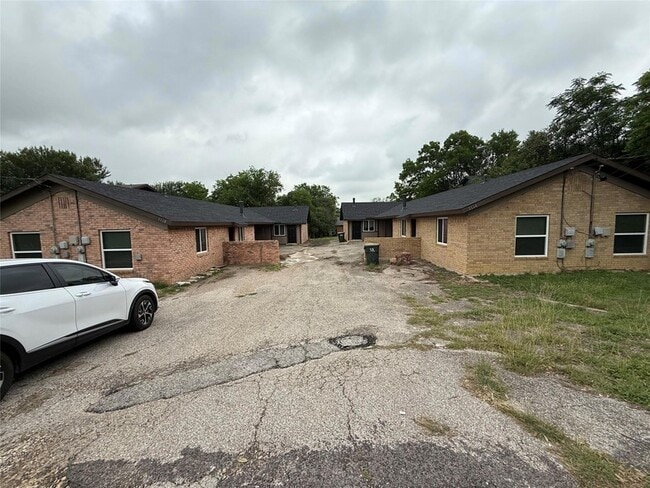 Photo - 1114 Hazelton St Apartment Unit 16