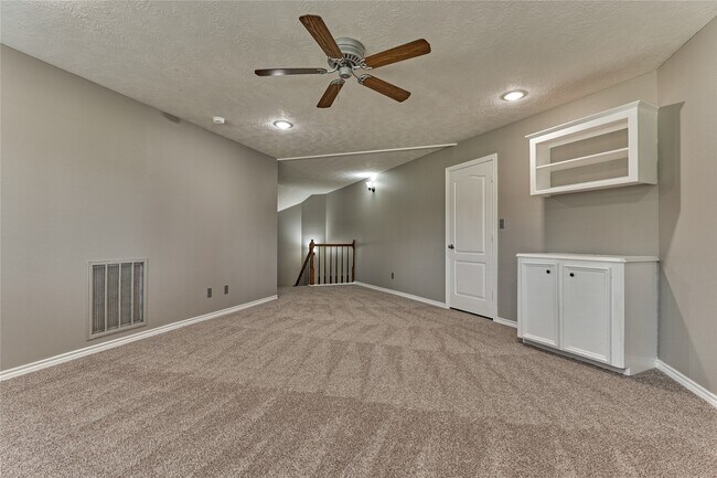 13707 Fountainview Dr