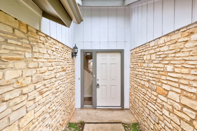 Photo - 200 Woodmont Dr