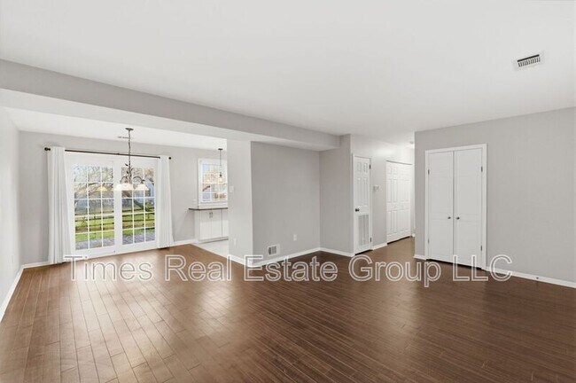 Photo - 136 Brookfield Ct