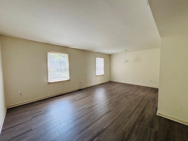 Photo - 105 Sherwood Ct