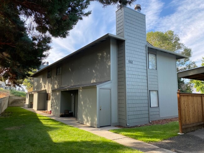 Building Photo - 512 11th St NE Unit #2