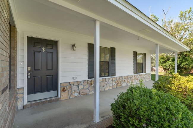 Photo - 502 Krest Dr