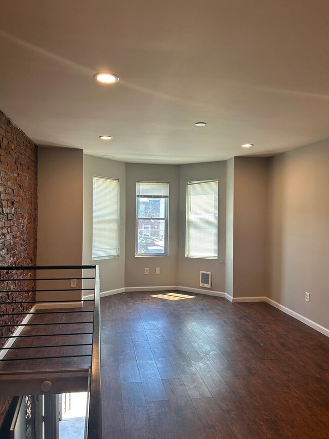 Photo - 1850 Clarence St Unit 2nd Floor