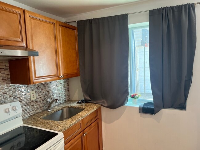 Building Photo - 512 Ralph Ave Unit 1A Rental