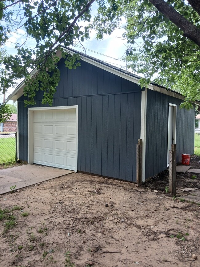 Photo - 819 S Elm Ave