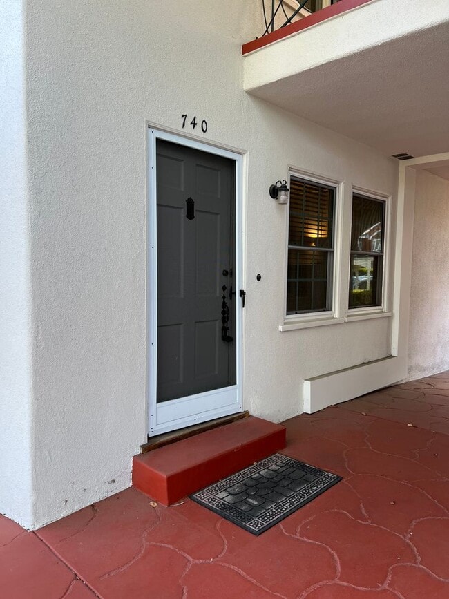 732-750 D Ave. (Colonial House)