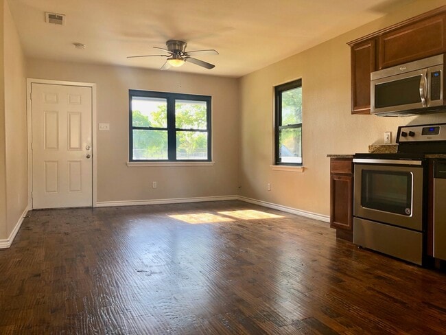 Photo - 3 Bedroom / 1.5 Bath / Large Fenced Backyard