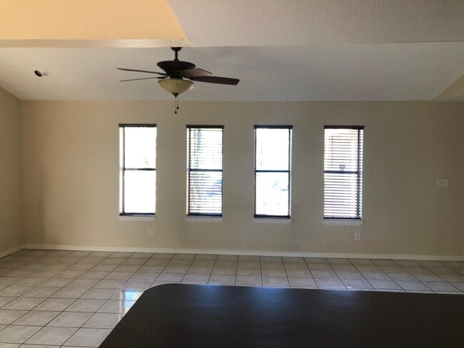 Photo - 230 Stern Dr