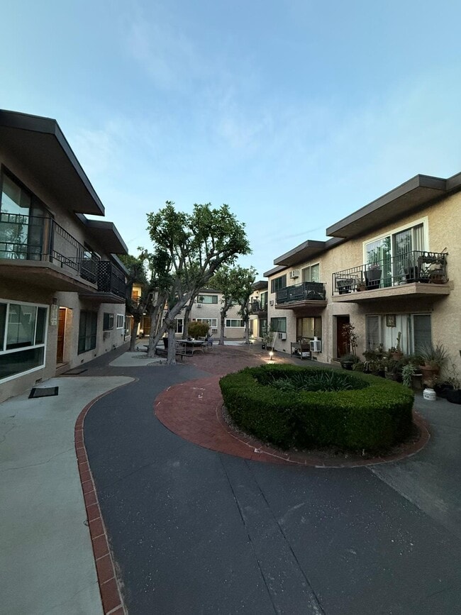 Encino Royale