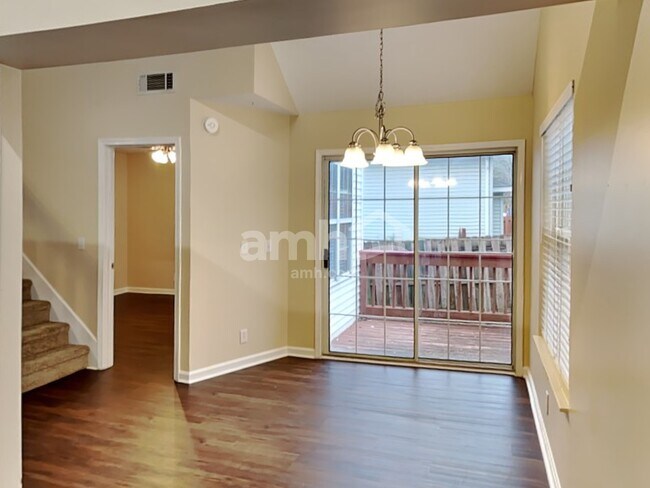 Photo - 5606 Royal Ct