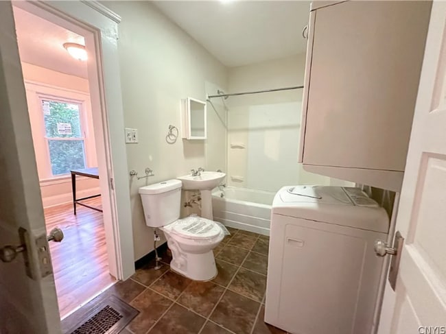 Photo - Beautiful 3 bedroom house! Great location