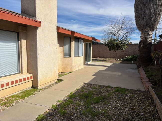 Photo - 1912 N Western Ave