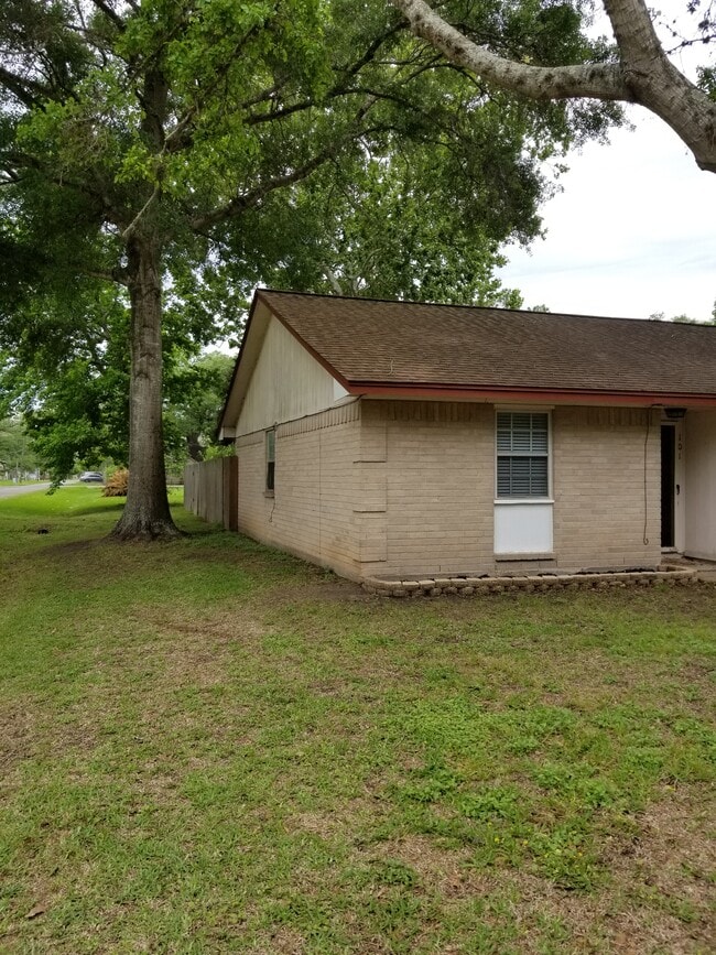 Photo - 101 N Orange St