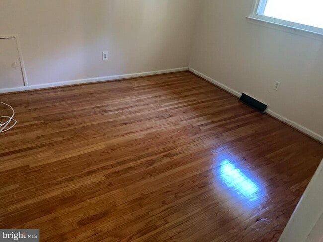 Photo - 301 Lehigh Rd N